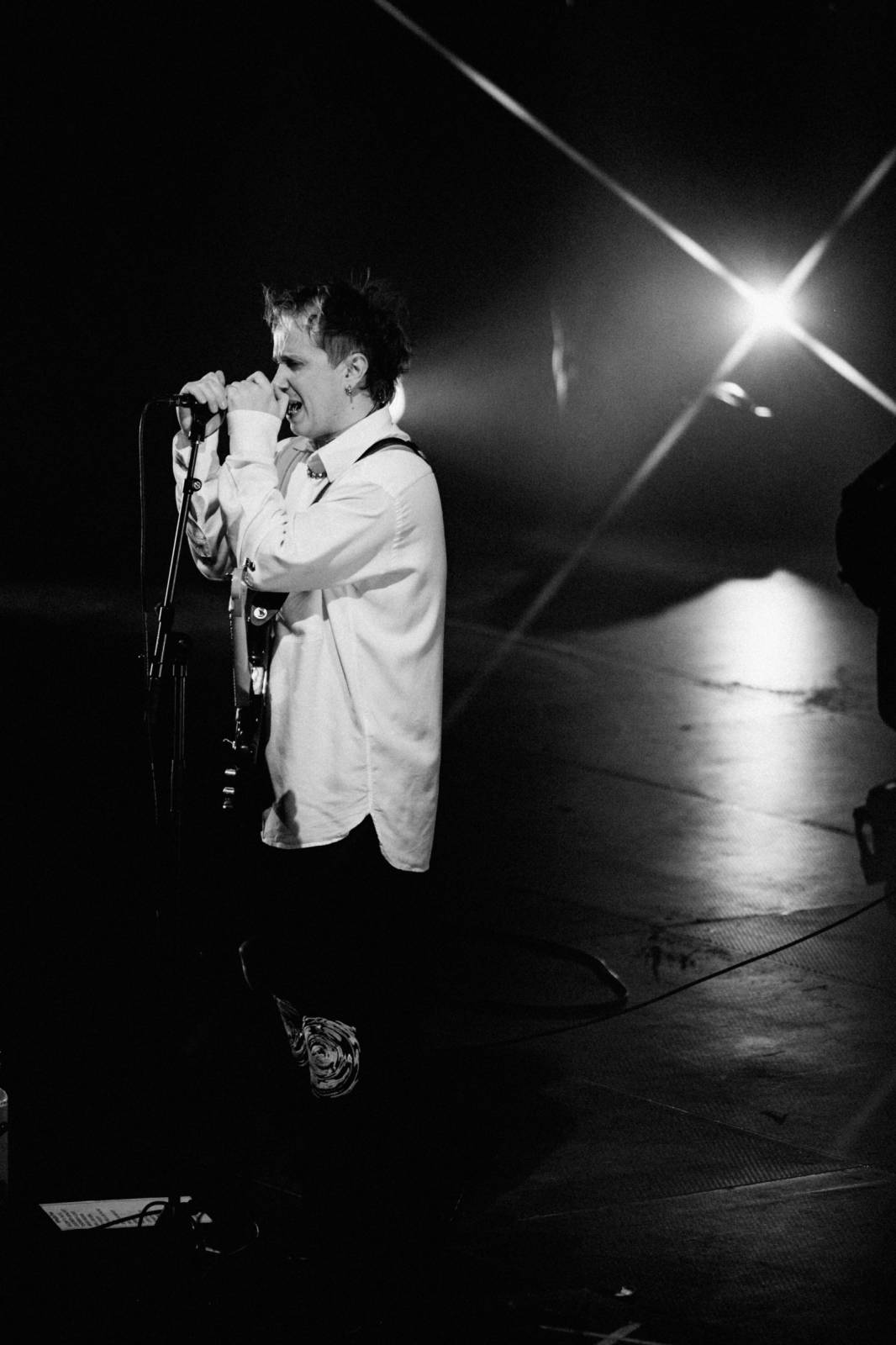 Nothing But Thieves se vrátili do Prahy. I přes vypadnutý zvuk předvedli skvělou show