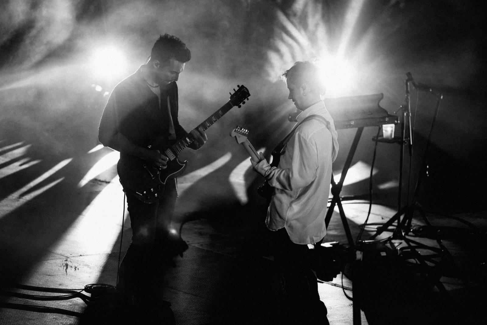 Nothing But Thieves se vrátili do Prahy. I přes vypadnutý zvuk předvedli skvělou show