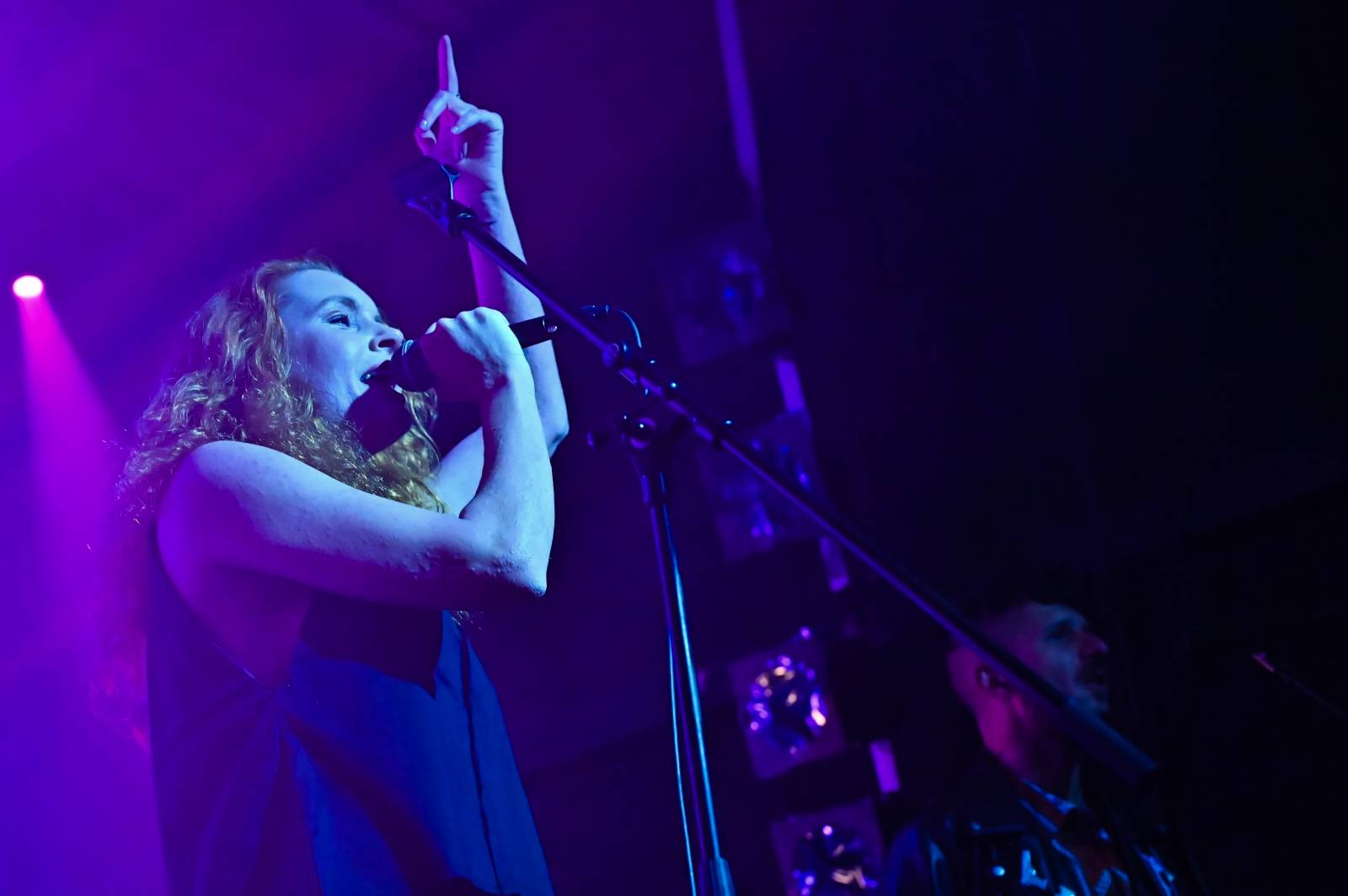 Civilní Obrana oslavila v Brně plnoletost, přála jí herečka Denisa Nesvačilová