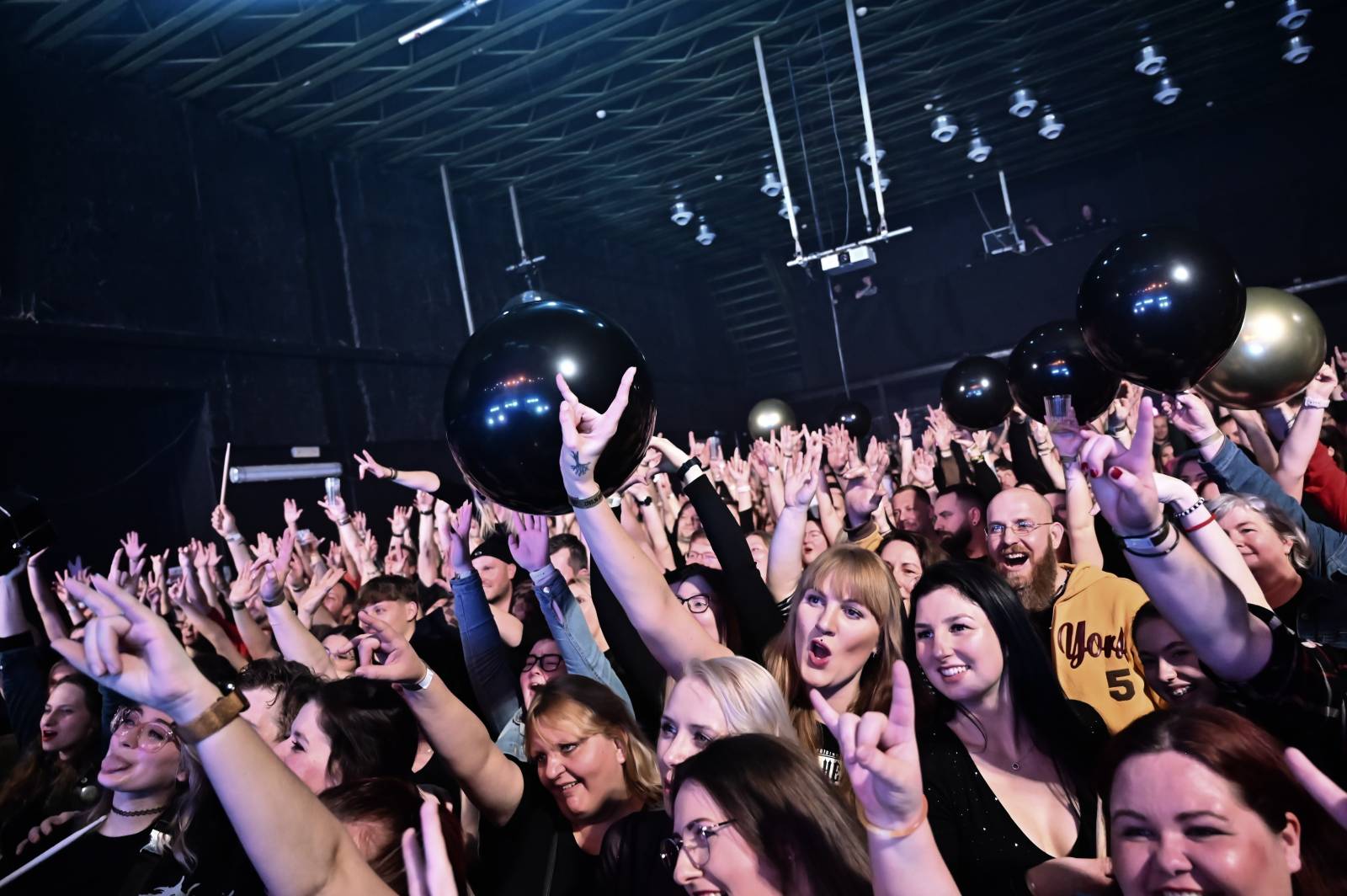 Civilní Obrana oslavila v Brně plnoletost, přála jí herečka Denisa Nesvačilová