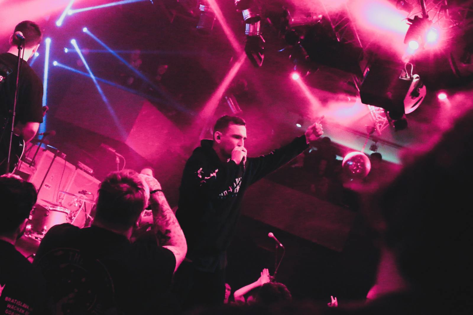 Moshovačka pod taktovkou Knocked Loose otřásla Lucerna Music Barem