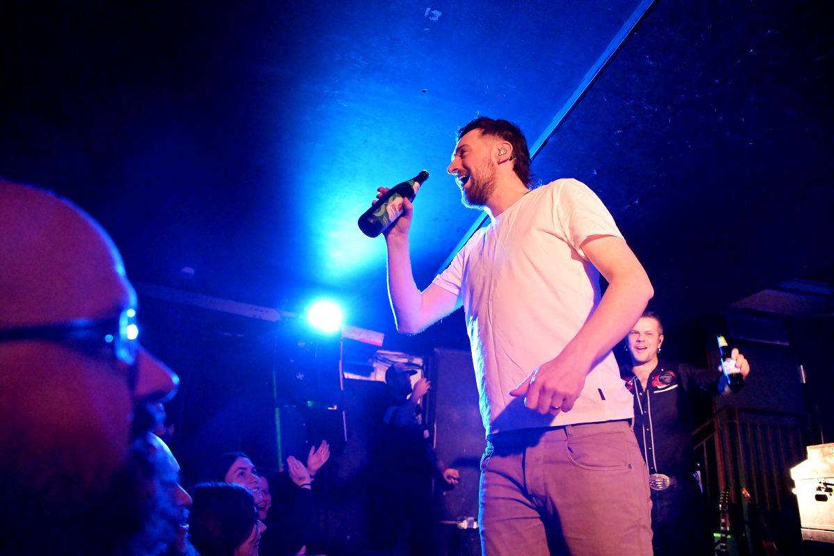 Pražským Rock Café zněly námořnické písně bristolských The Longest Johns