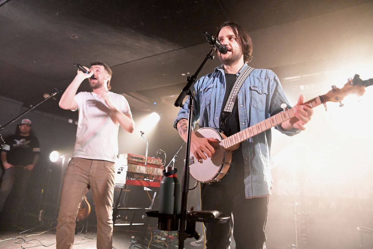 Pražským Rock Café zněly námořnické písně bristolských The Longest Johns