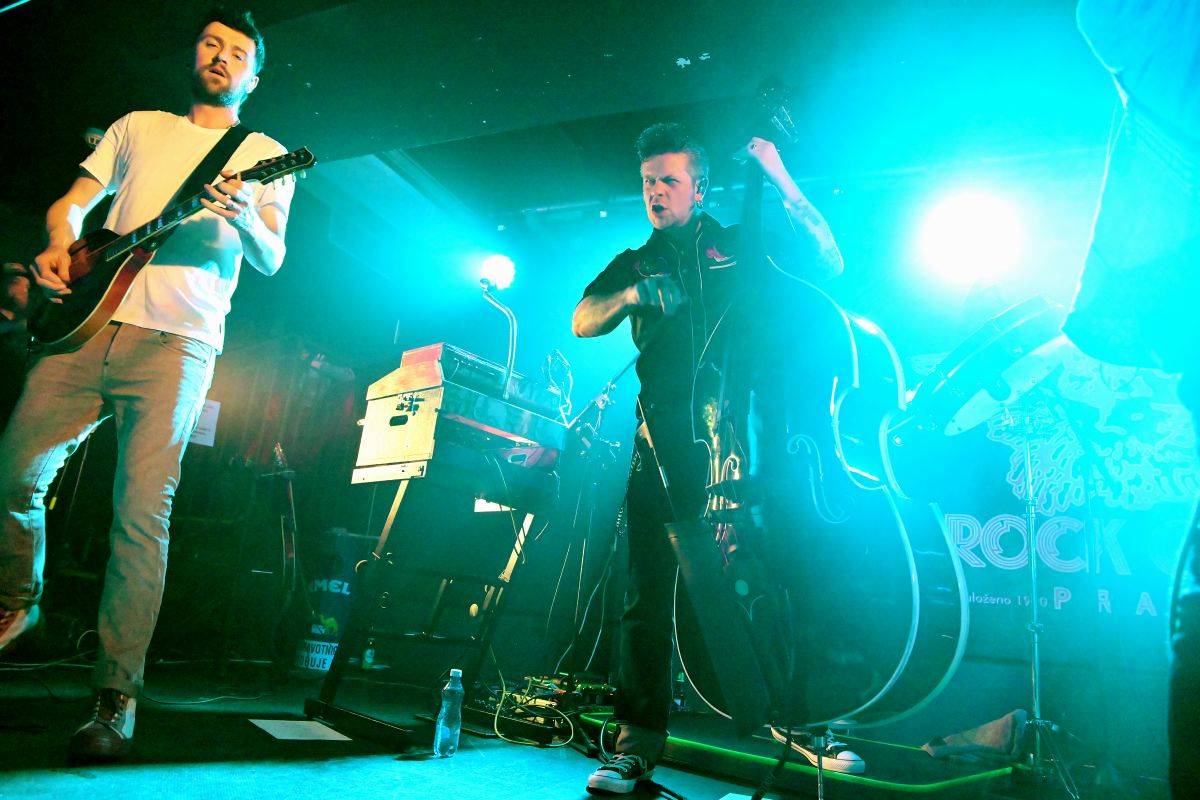 Pražským Rock Café zněly námořnické písně bristolských The Longest Johns