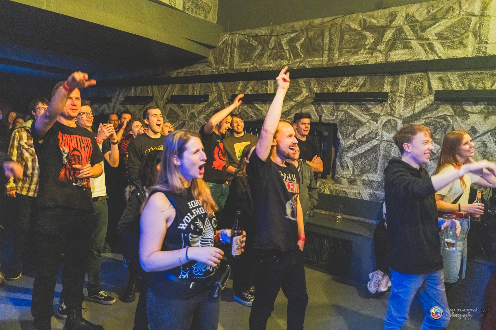 John Wolfhooker rozjeli v Plzni moshpit, předskakovali jim .themayrevolution