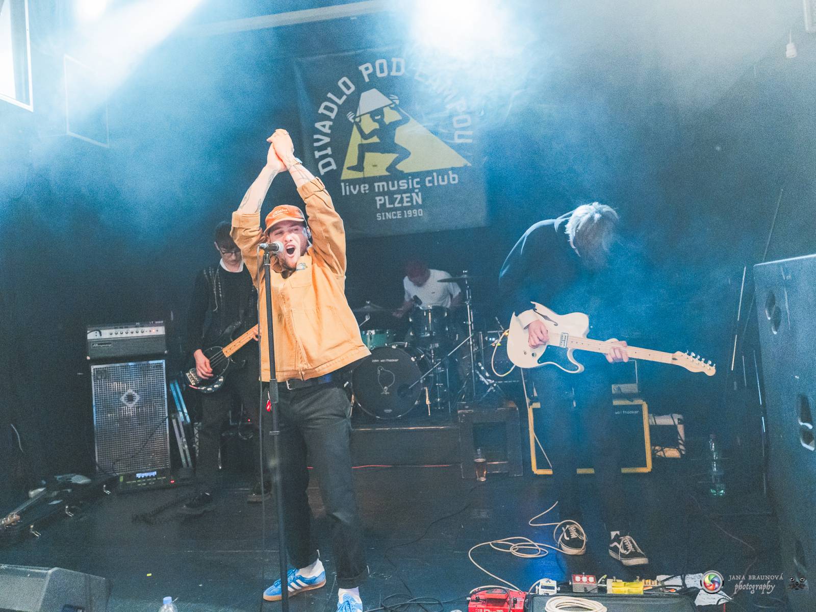 John Wolfhooker rozjeli v Plzni moshpit, předskakovali jim .themayrevolution