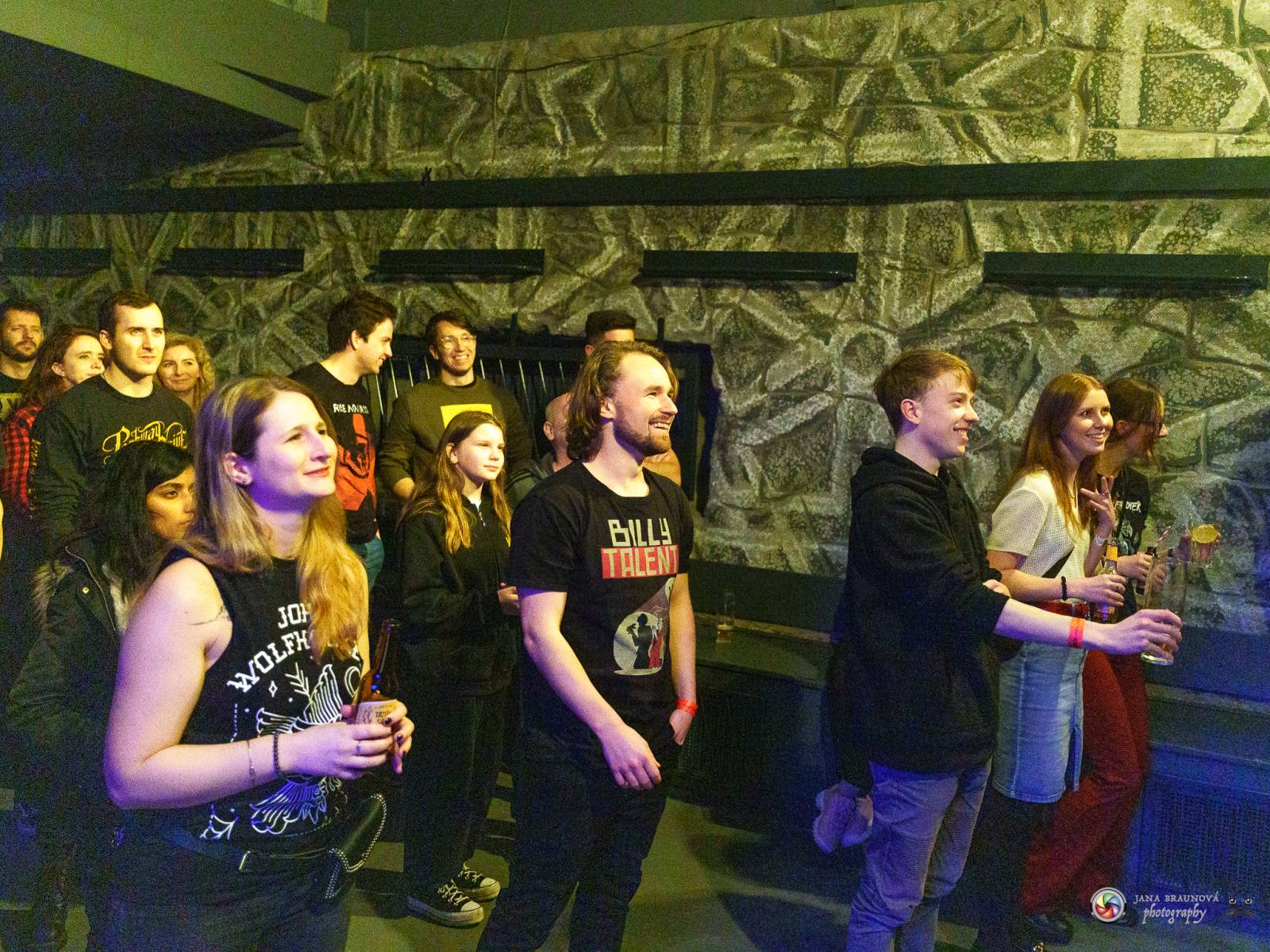 John Wolfhooker rozjeli v Plzni moshpit, předskakovali jim .themayrevolution