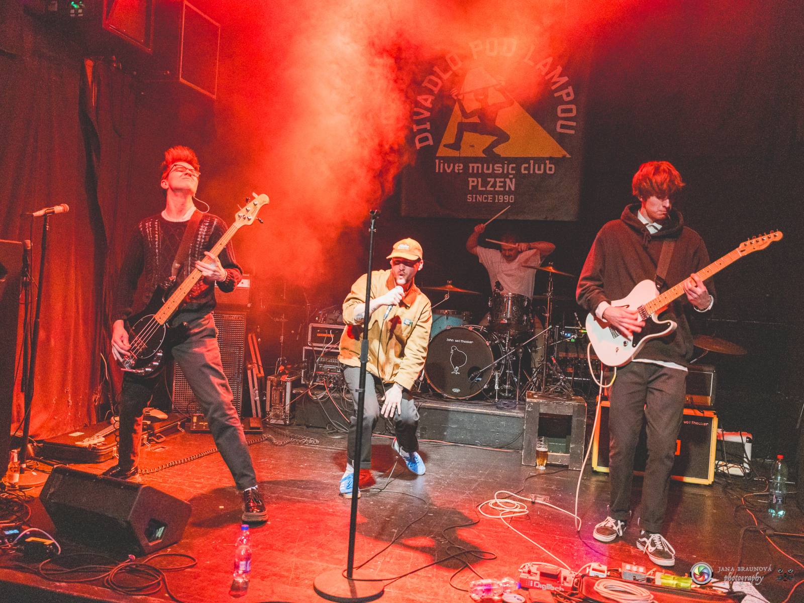 John Wolfhooker rozjeli v Plzni moshpit, předskakovali jim .themayrevolution