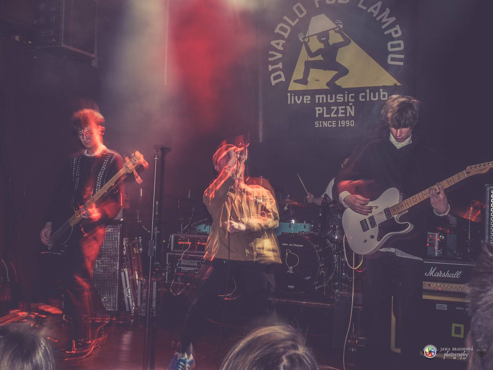 John Wolfhooker rozjeli v Plzni moshpit, předskakovali jim .themayrevolution