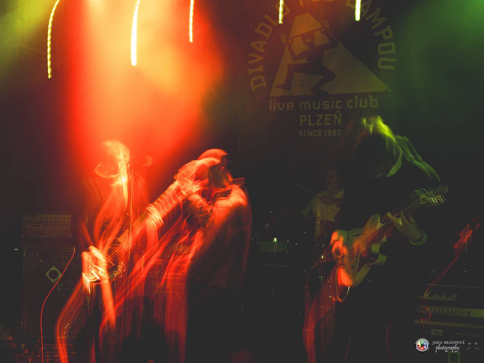 John Wolfhooker rozjeli v Plzni moshpit, předskakovali jim .themayrevolution