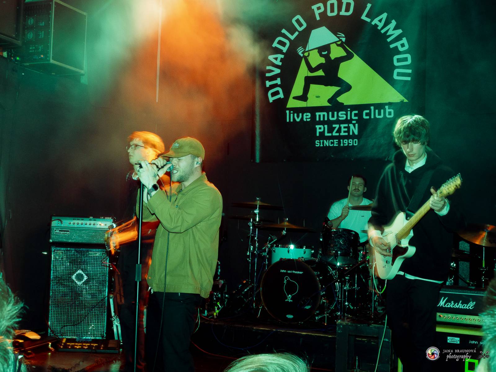 John Wolfhooker rozjeli v Plzni moshpit, předskakovali jim .themayrevolution