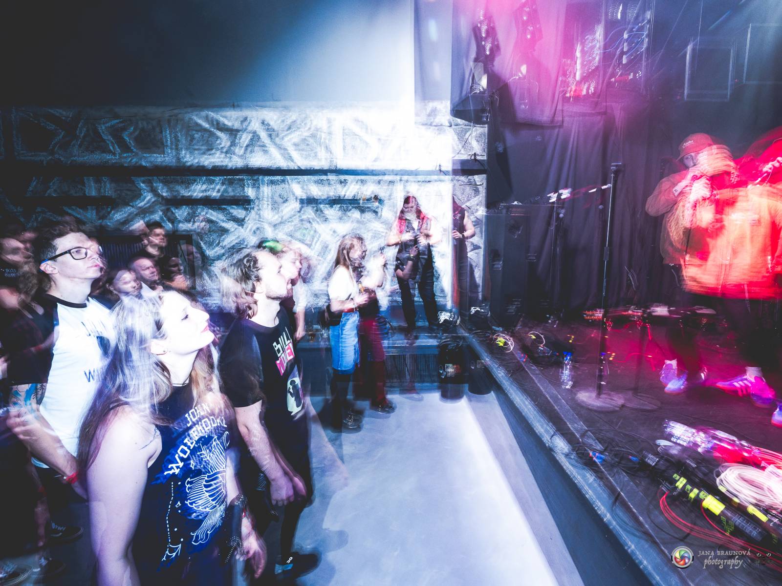 John Wolfhooker rozjeli v Plzni moshpit, předskakovali jim .themayrevolution