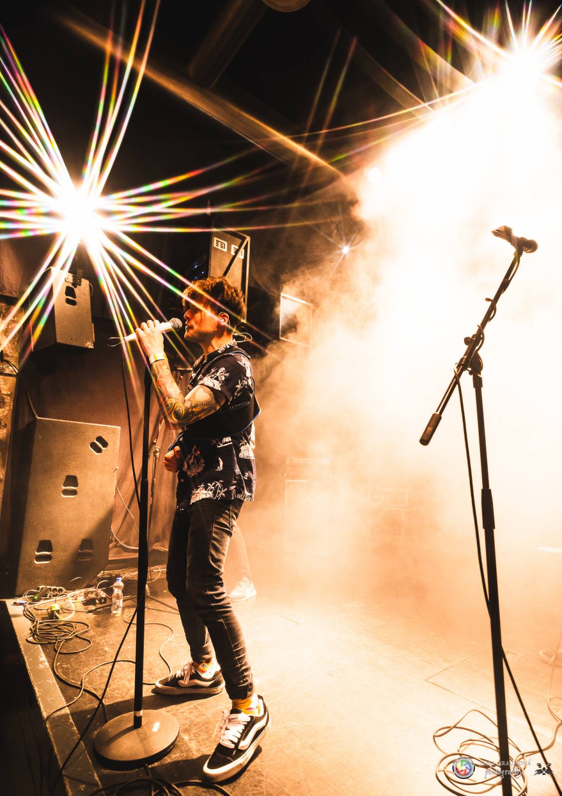 John Wolfhooker rozjeli v Plzni moshpit, předskakovali jim .themayrevolution