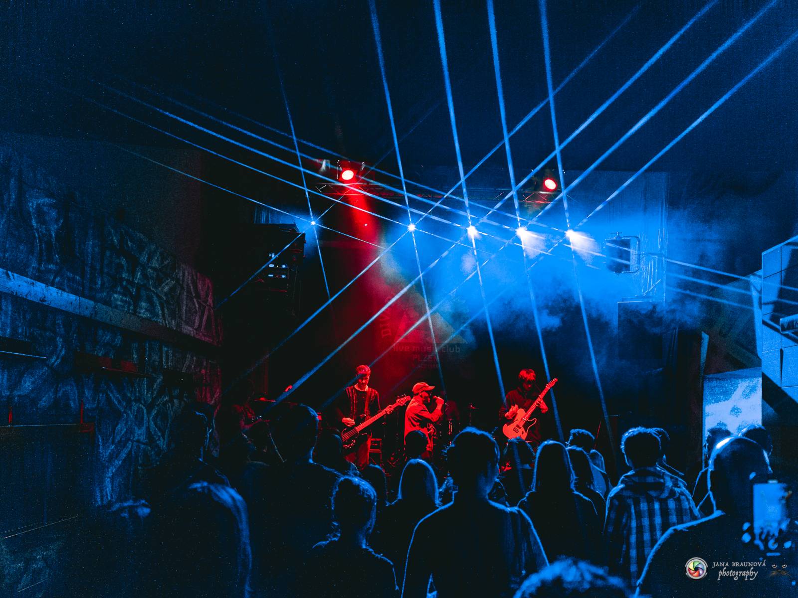 John Wolfhooker rozjeli v Plzni moshpit, předskakovali jim .themayrevolution