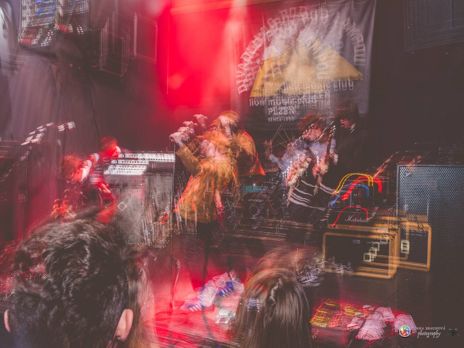 John Wolfhooker rozjeli v Plzni moshpit, předskakovali jim .themayrevolution