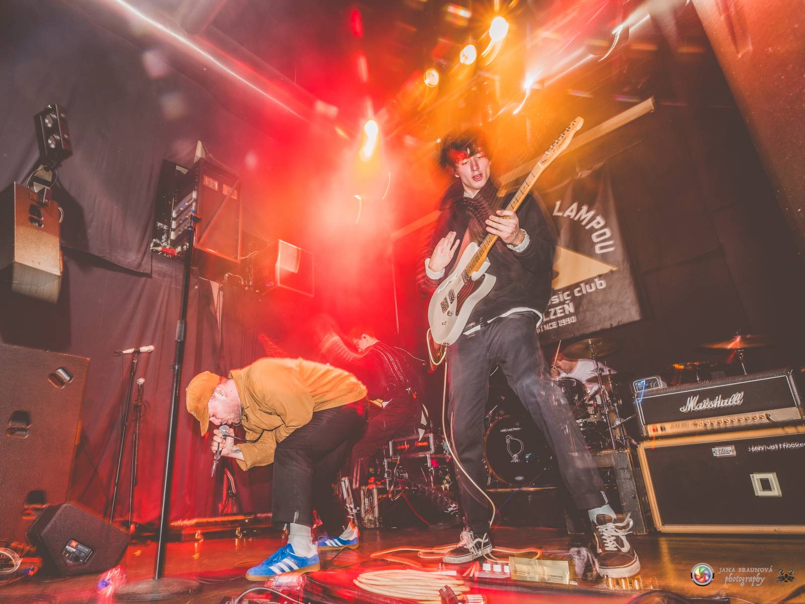 John Wolfhooker rozjeli v Plzni moshpit, předskakovali jim .themayrevolution