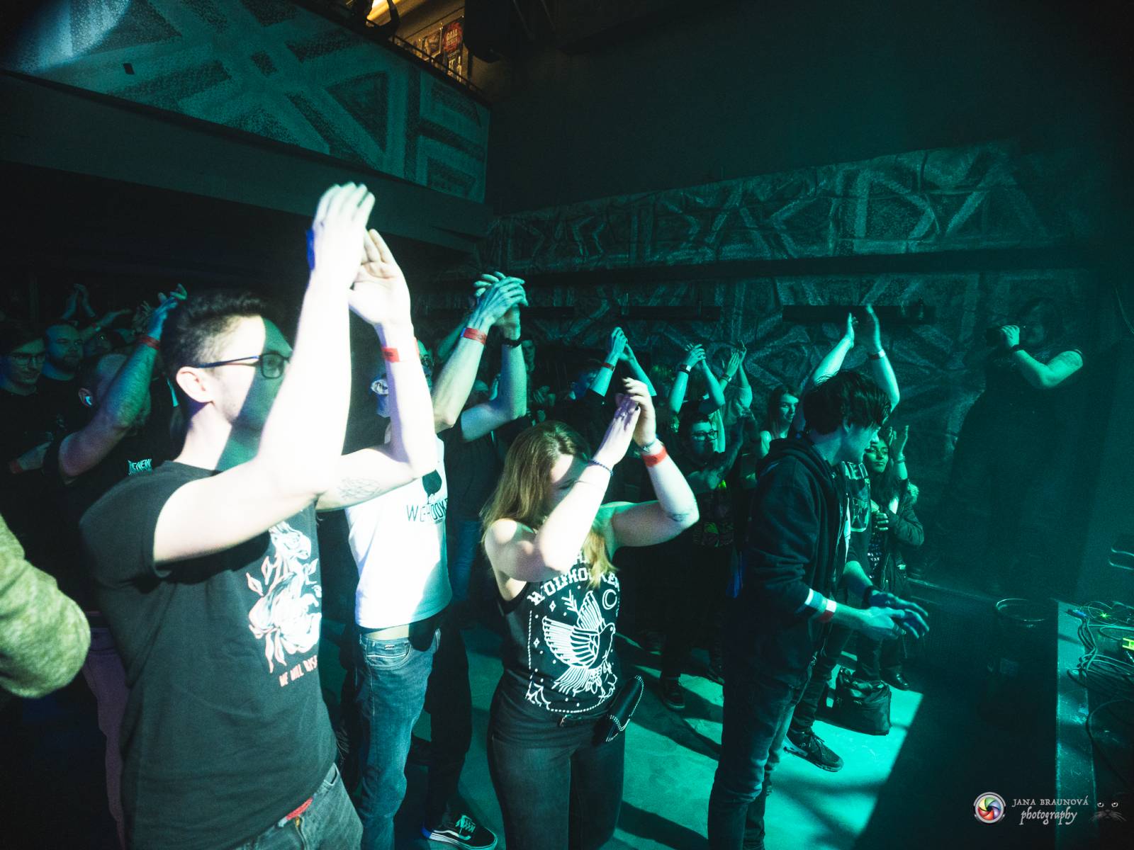 John Wolfhooker rozjeli v Plzni moshpit, předskakovali jim .themayrevolution