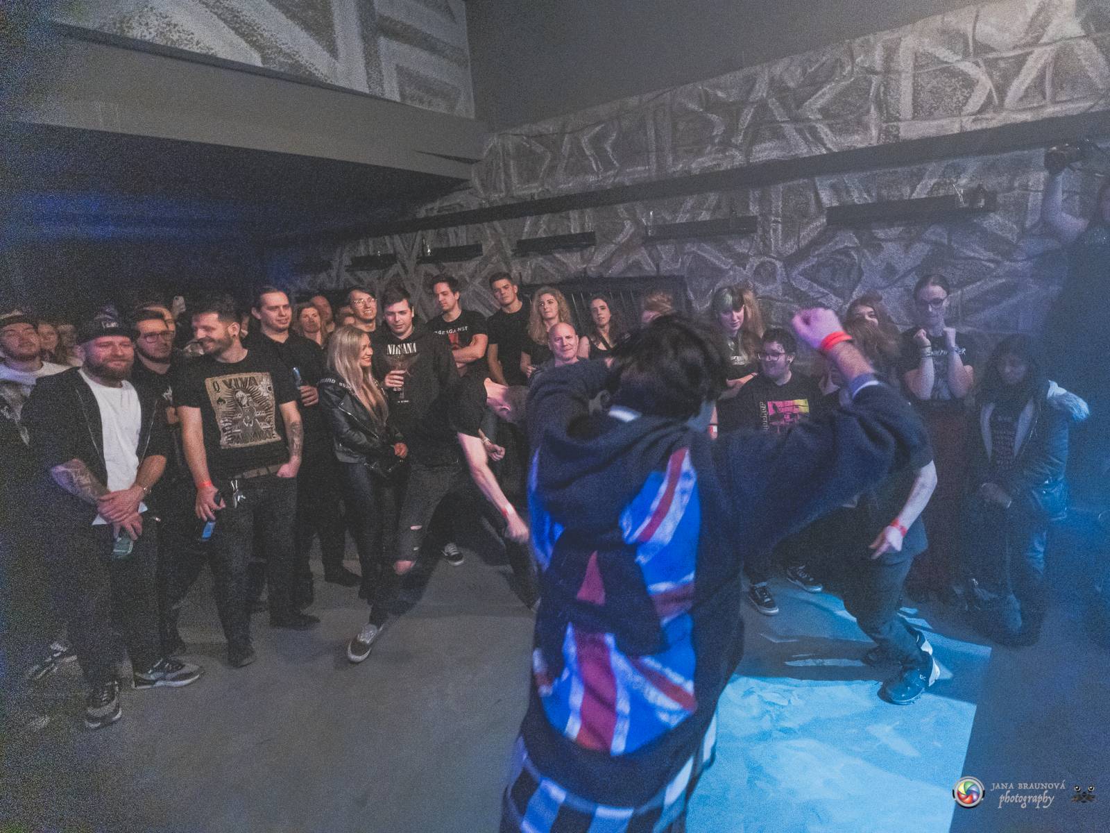 John Wolfhooker rozjeli v Plzni moshpit, předskakovali jim .themayrevolution