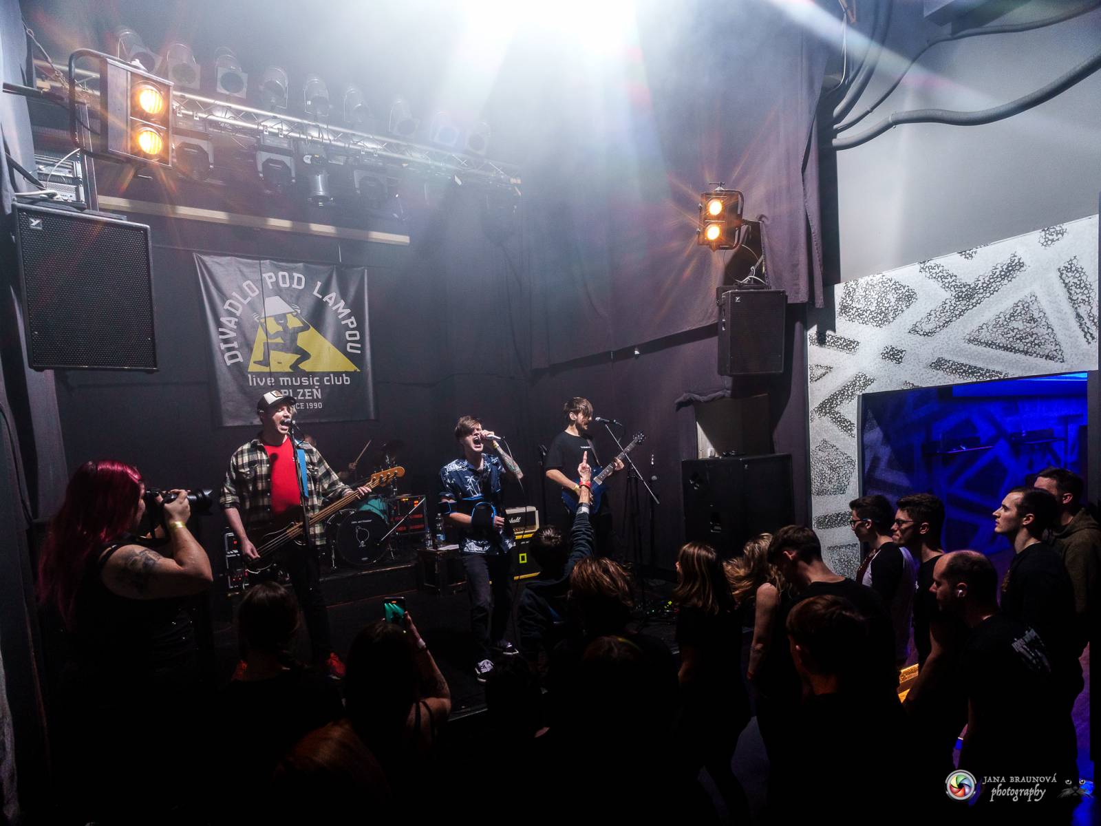 John Wolfhooker rozjeli v Plzni moshpit, předskakovali jim .themayrevolution