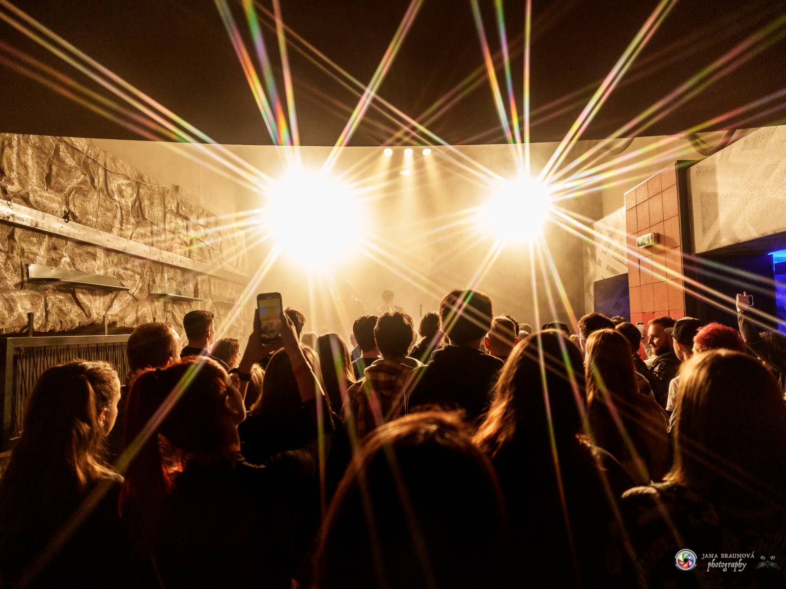 John Wolfhooker rozjeli v Plzni moshpit, předskakovali jim .themayrevolution