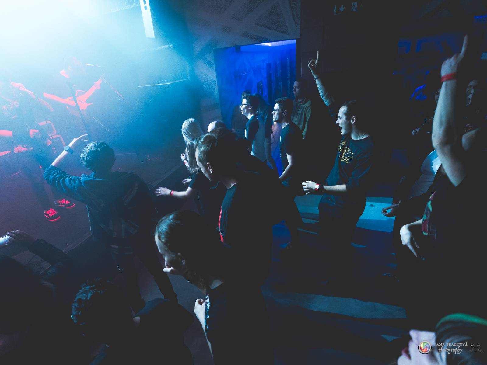 John Wolfhooker rozjeli v Plzni moshpit, předskakovali jim .themayrevolution