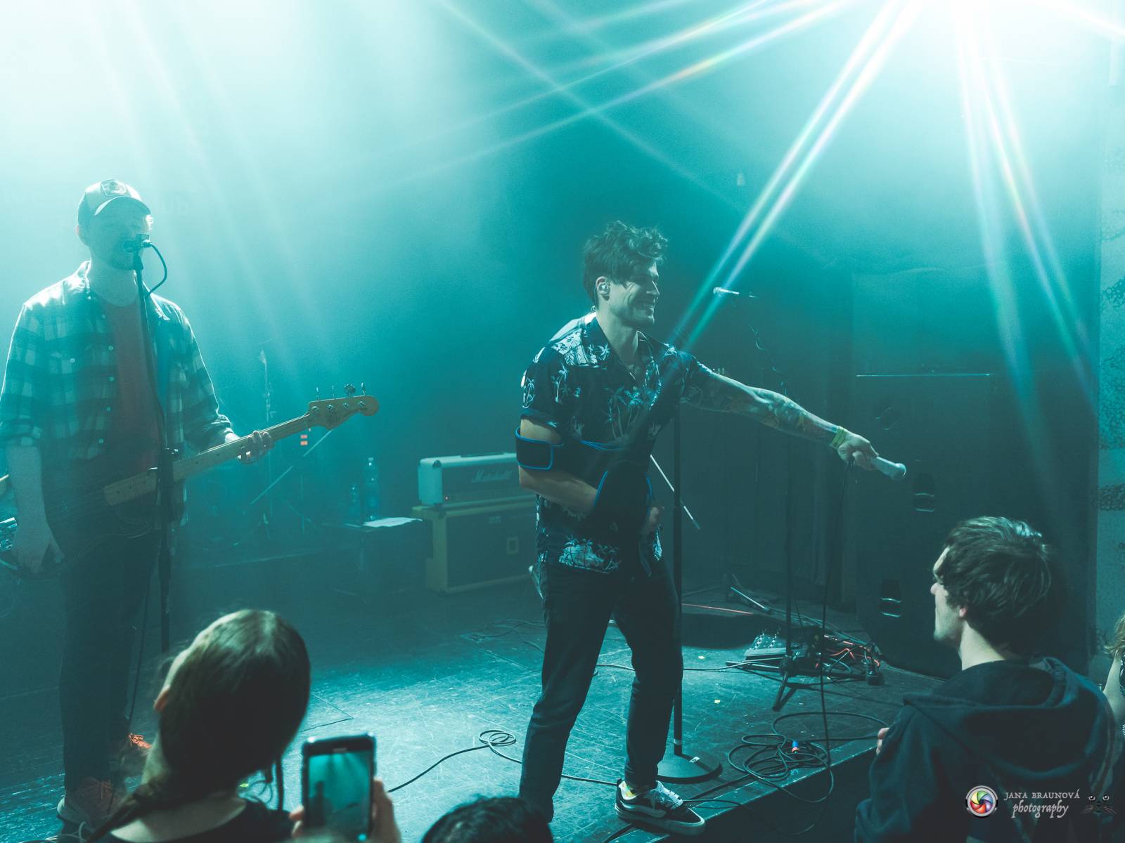 John Wolfhooker rozjeli v Plzni moshpit, předskakovali jim .themayrevolution