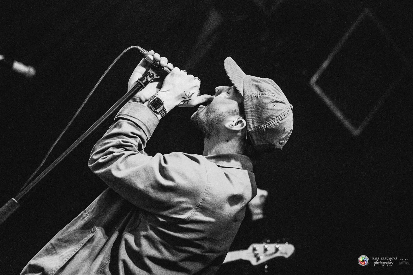 John Wolfhooker rozjeli v Plzni moshpit, předskakovali jim .themayrevolution