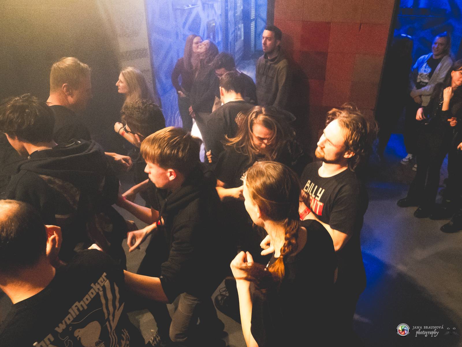 John Wolfhooker rozjeli v Plzni moshpit, předskakovali jim .themayrevolution