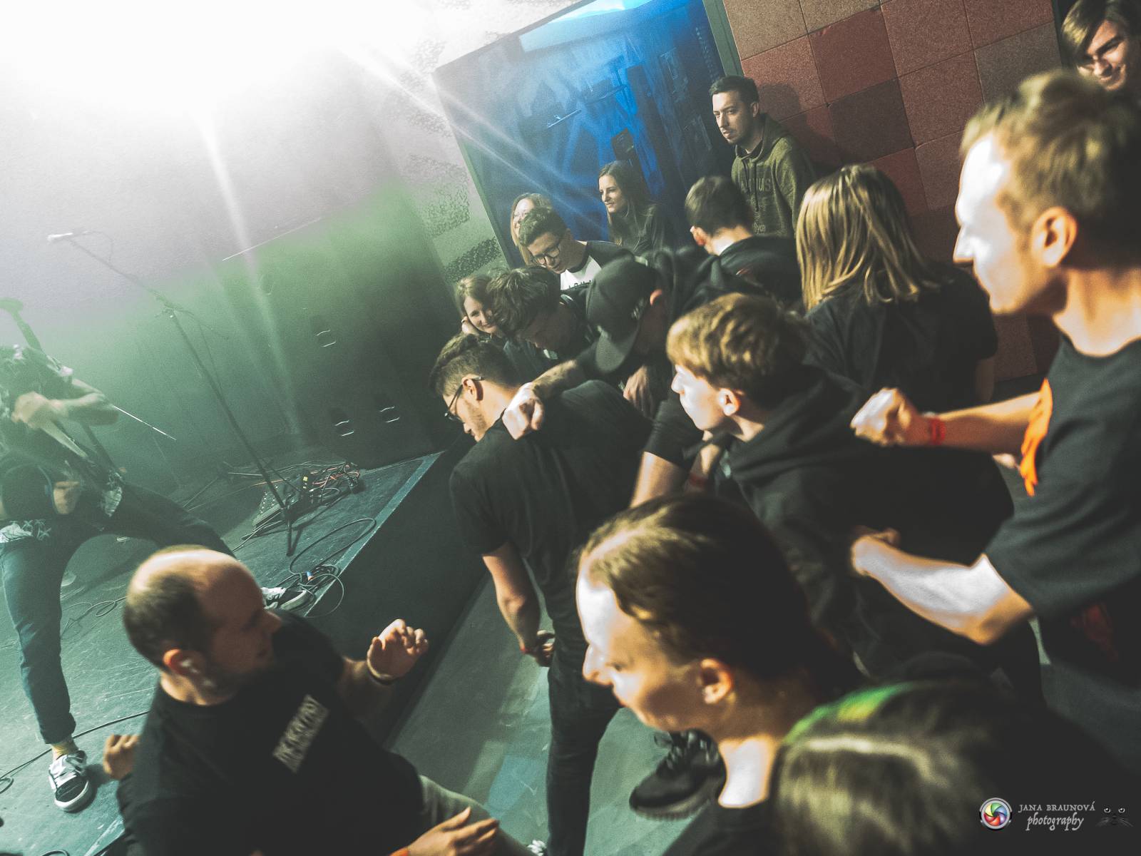 John Wolfhooker rozjeli v Plzni moshpit, předskakovali jim .themayrevolution