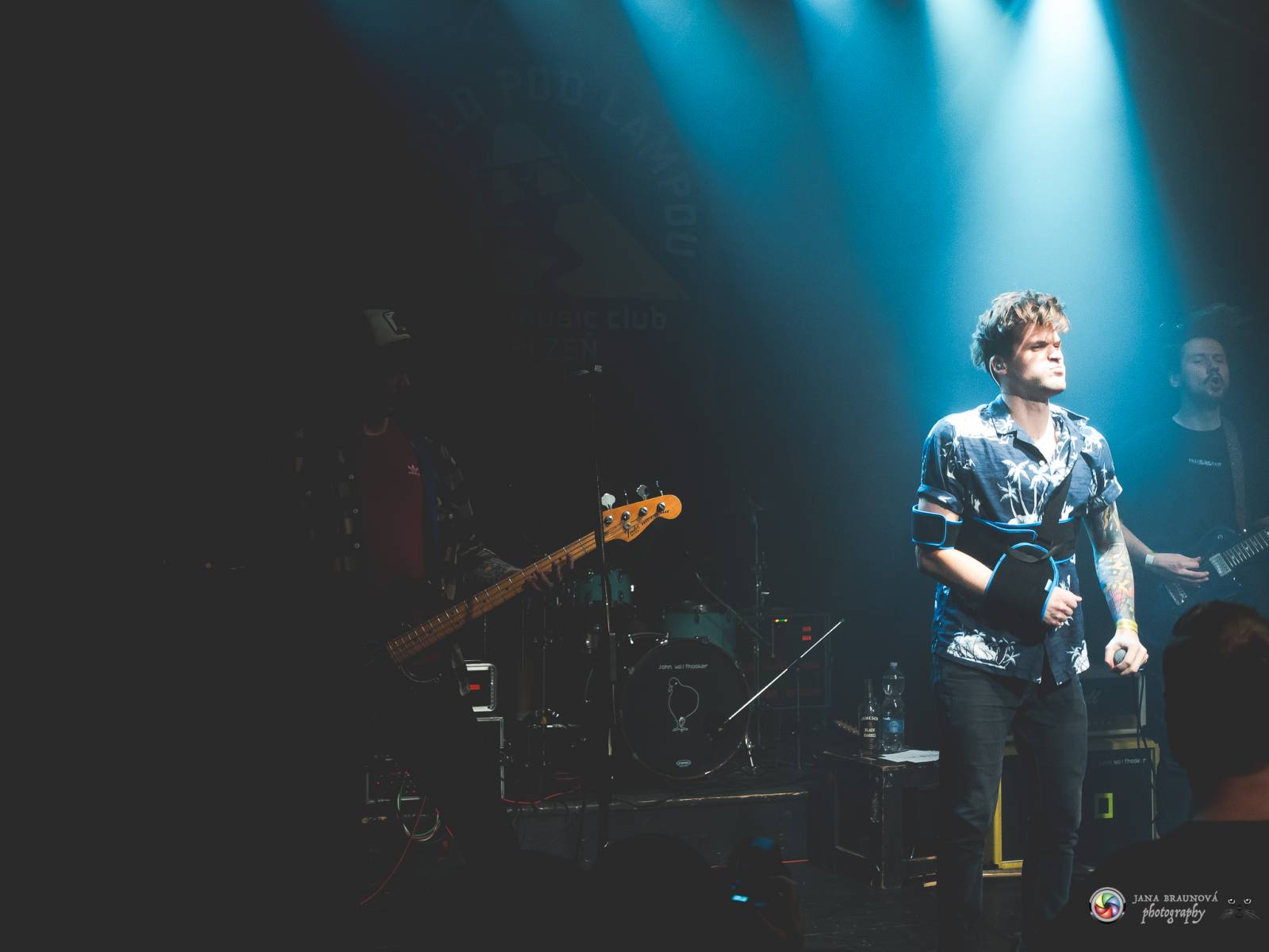 John Wolfhooker rozjeli v Plzni moshpit, předskakovali jim .themayrevolution