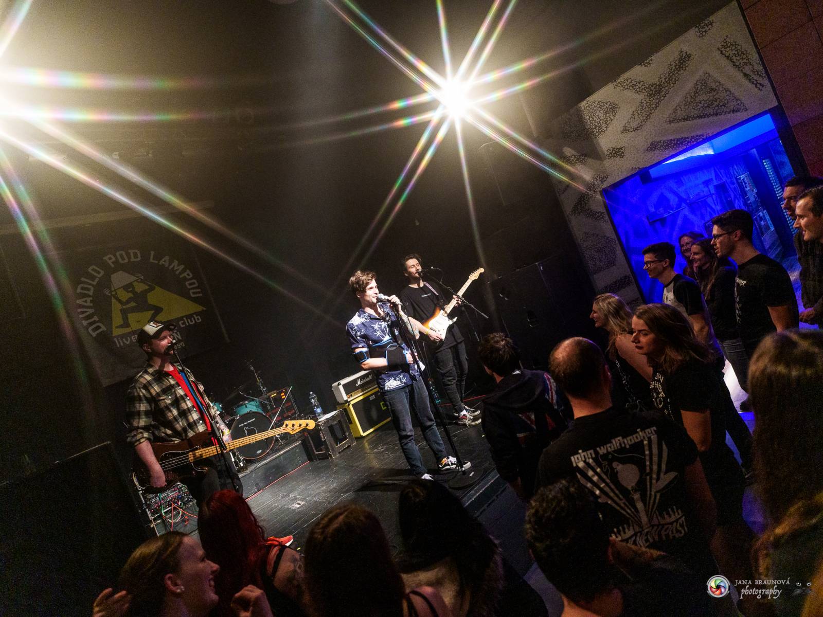 John Wolfhooker rozjeli v Plzni moshpit, předskakovali jim .themayrevolution