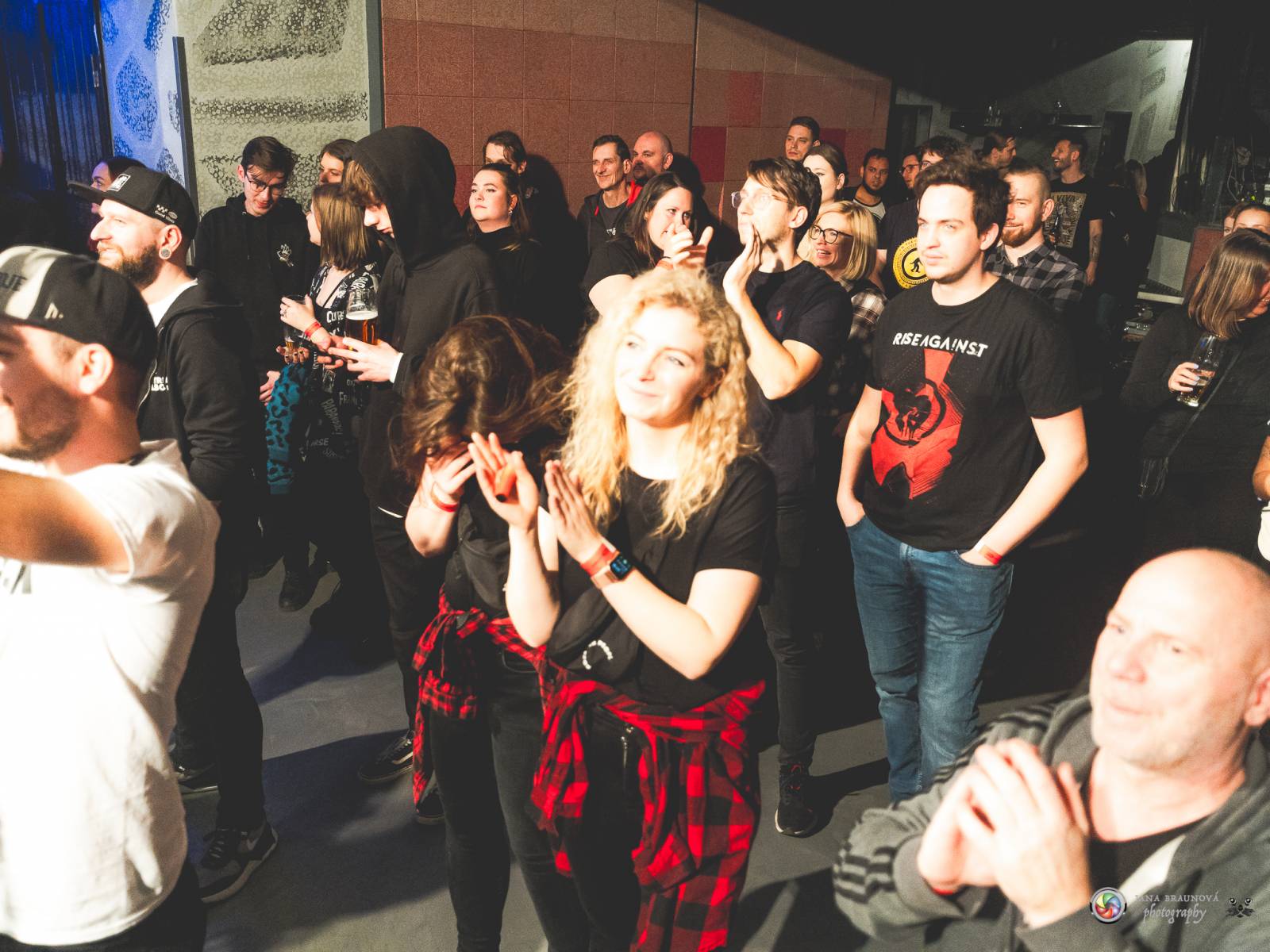 John Wolfhooker rozjeli v Plzni moshpit, předskakovali jim .themayrevolution