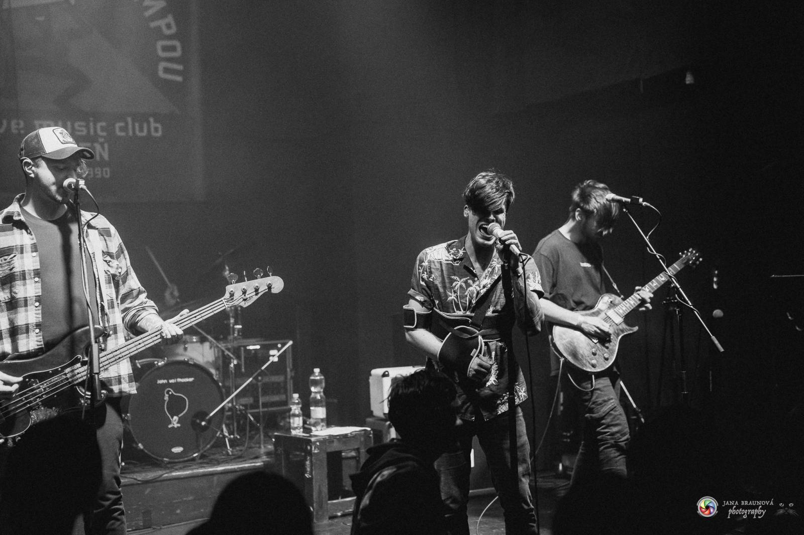 John Wolfhooker rozjeli v Plzni moshpit, předskakovali jim .themayrevolution