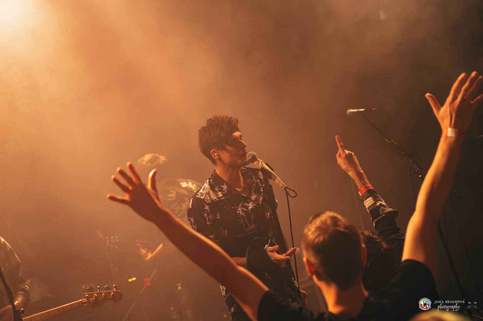 John Wolfhooker rozjeli v Plzni moshpit, předskakovali jim .themayrevolution