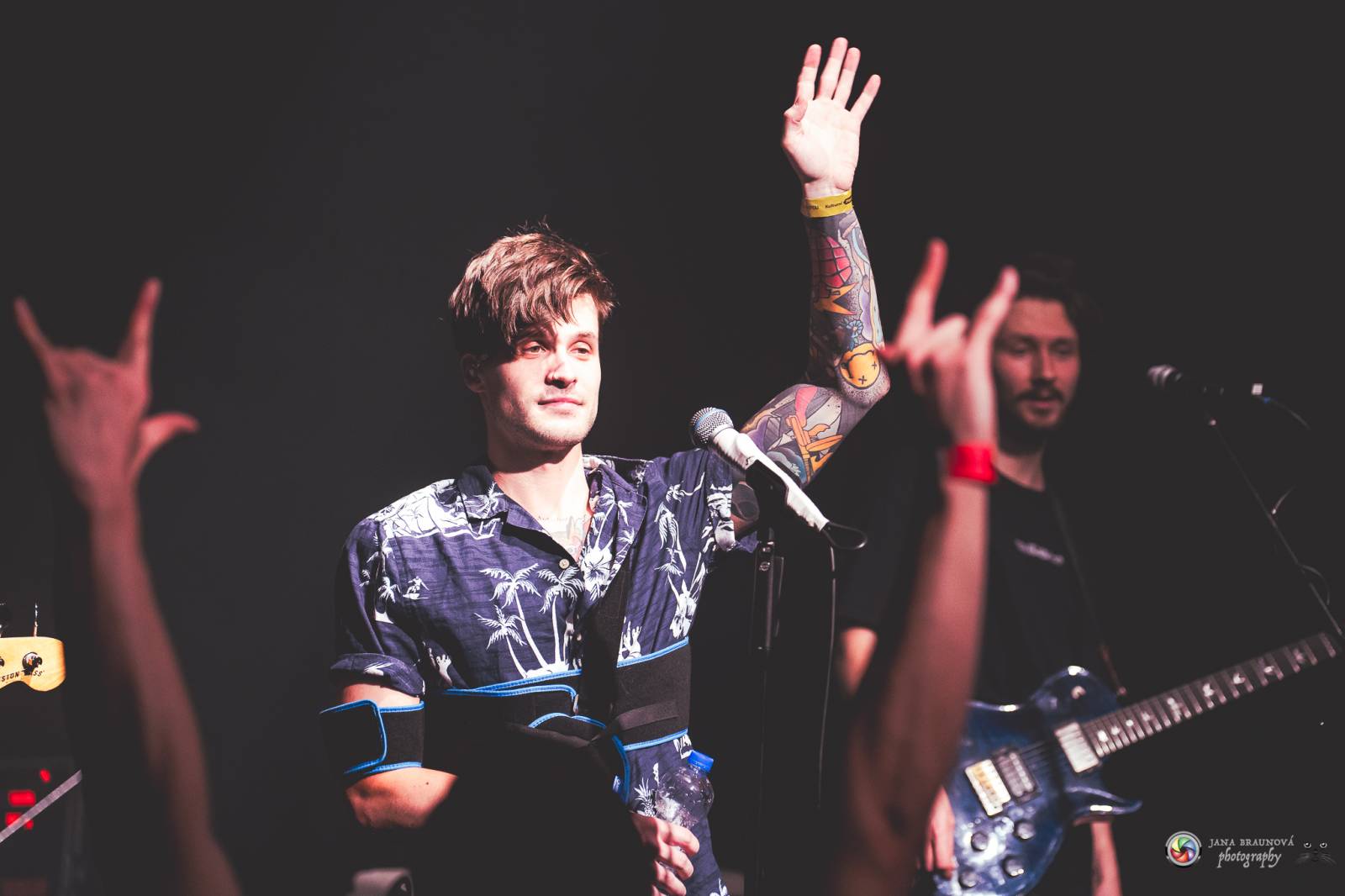 John Wolfhooker rozjeli v Plzni moshpit, předskakovali jim .themayrevolution