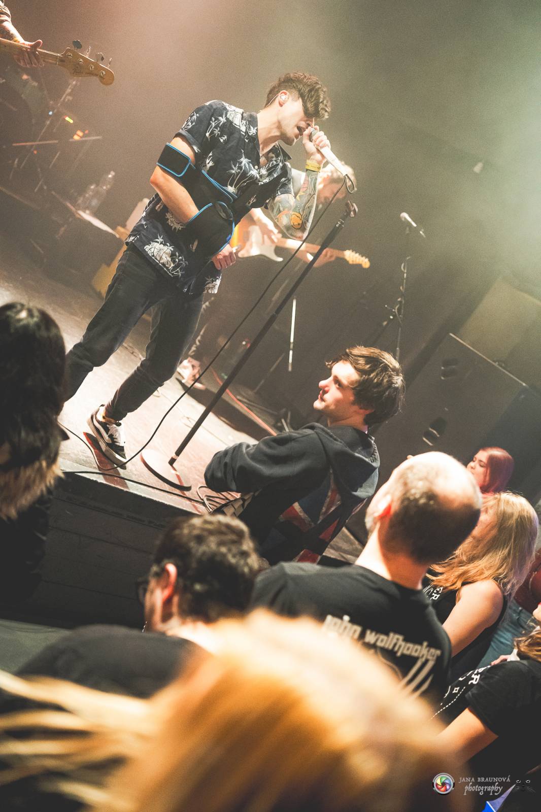 John Wolfhooker rozjeli v Plzni moshpit, předskakovali jim .themayrevolution