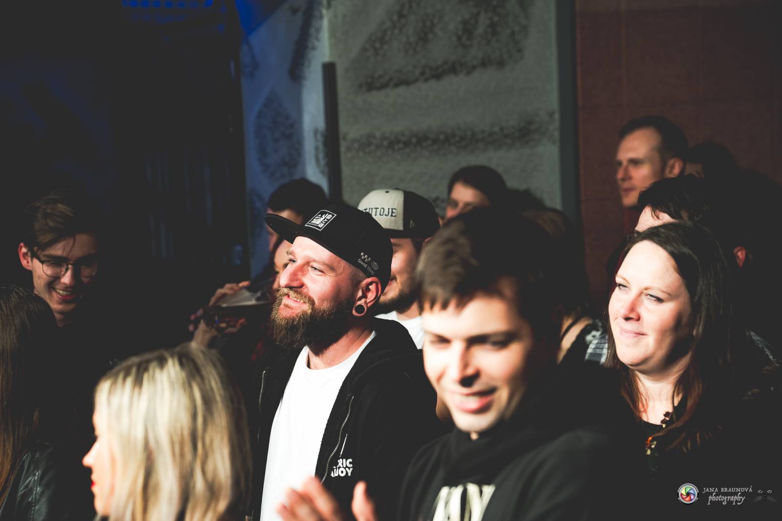 John Wolfhooker rozjeli v Plzni moshpit, předskakovali jim .themayrevolution