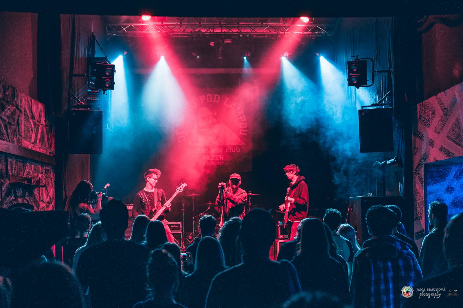 John Wolfhooker rozjeli v Plzni moshpit, předskakovali jim .themayrevolution