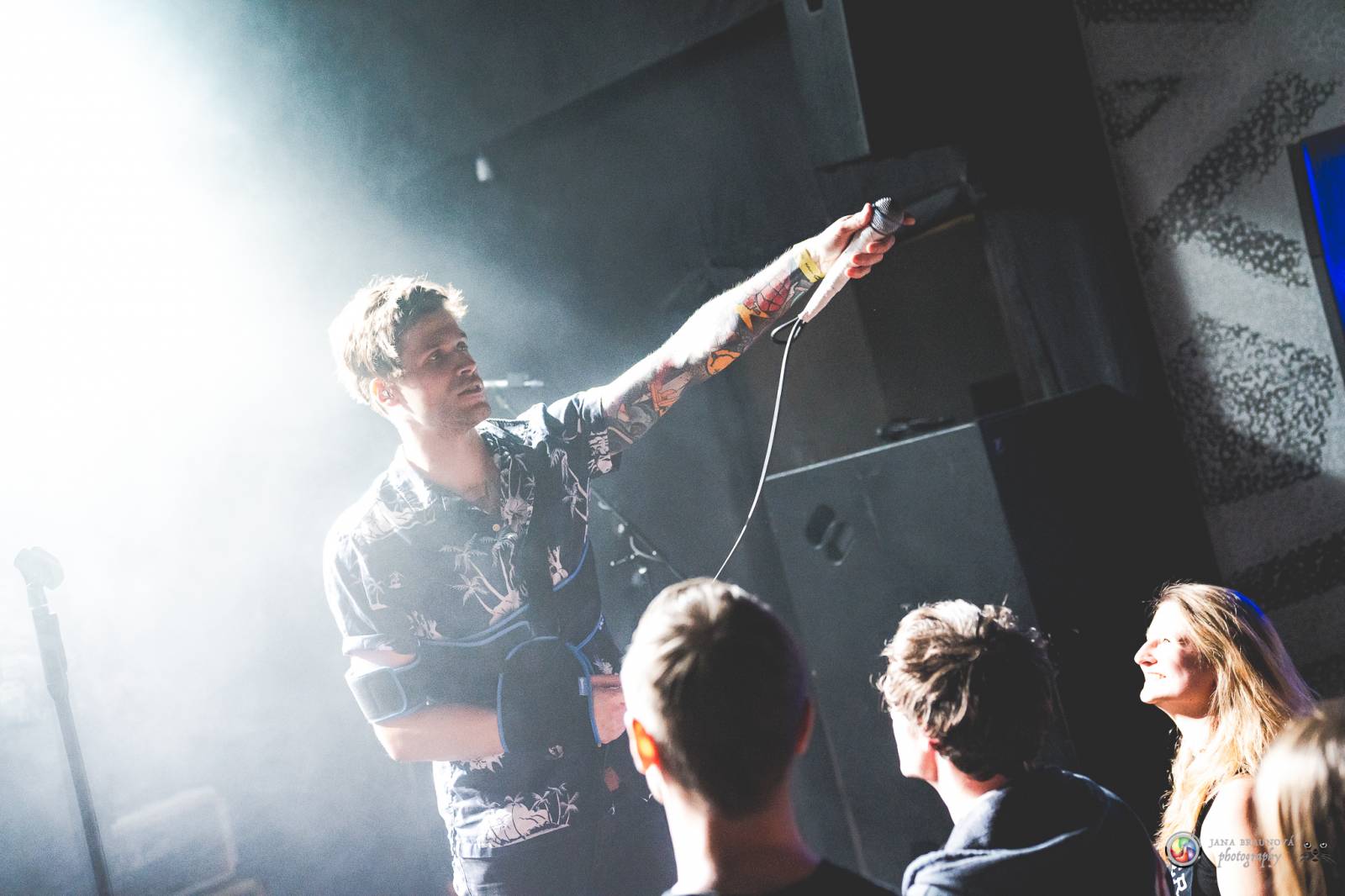 John Wolfhooker rozjeli v Plzni moshpit, předskakovali jim .themayrevolution