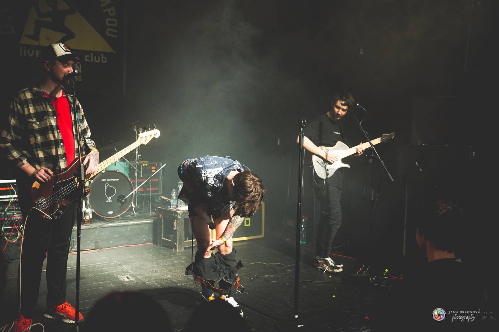 John Wolfhooker rozjeli v Plzni moshpit, předskakovali jim .themayrevolution