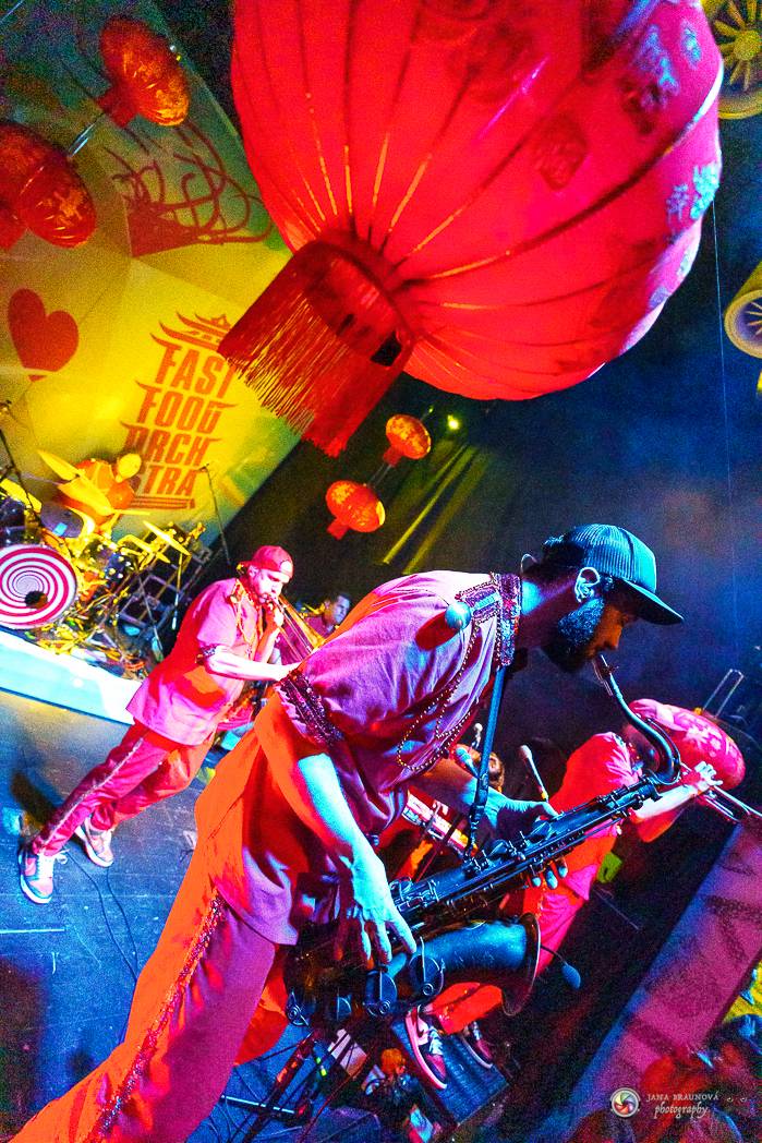 Fast Food Orchestra přivezla do Plzně své Bistro snů