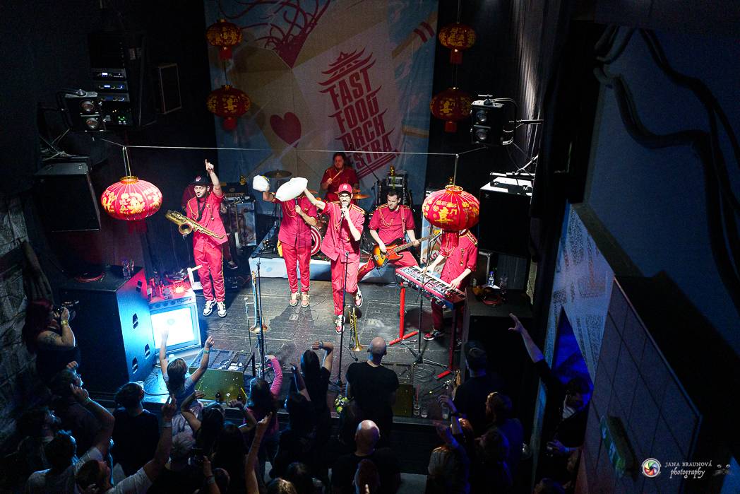 Fast Food Orchestra přivezla do Plzně své Bistro snů