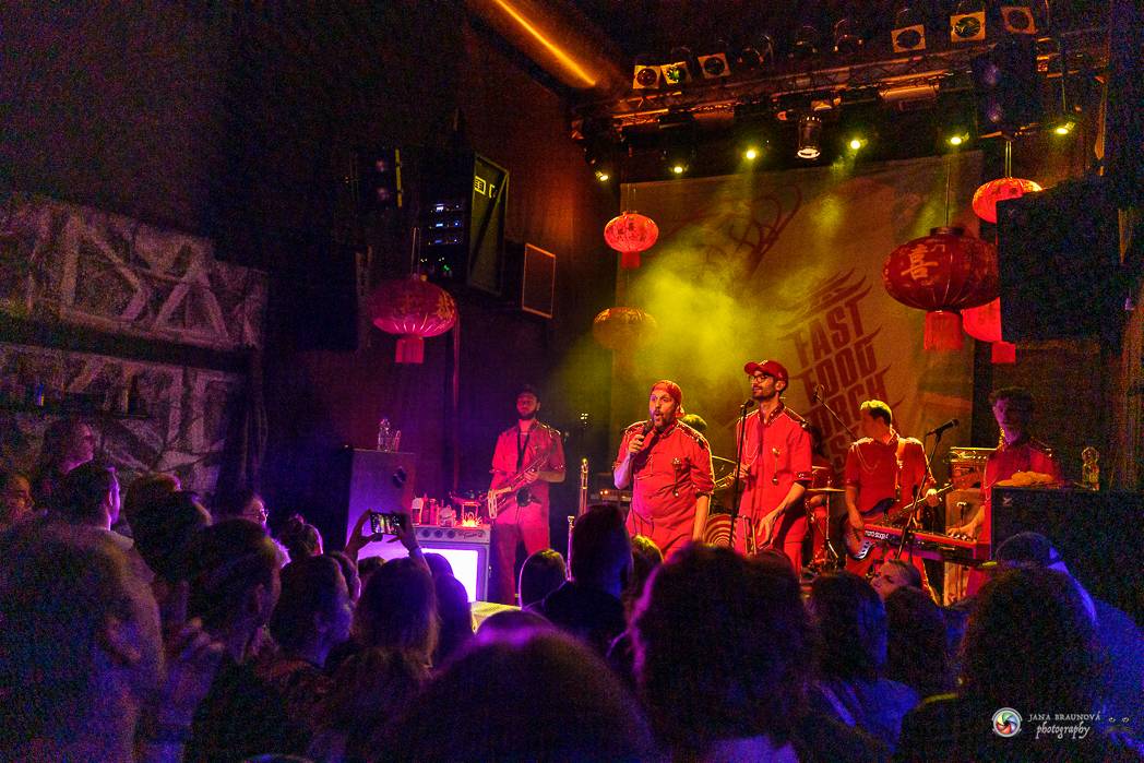 Fast Food Orchestra přivezla do Plzně své Bistro snů