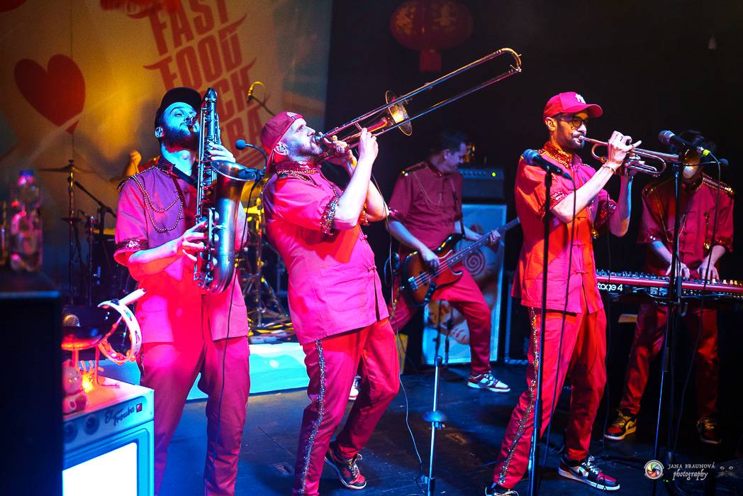 Fast Food Orchestra přivezla do Plzně své Bistro snů