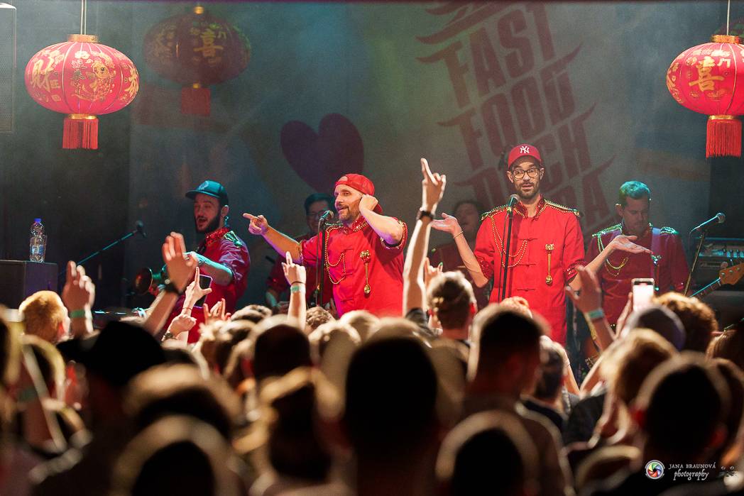 Fast Food Orchestra přivezla do Plzně své Bistro snů