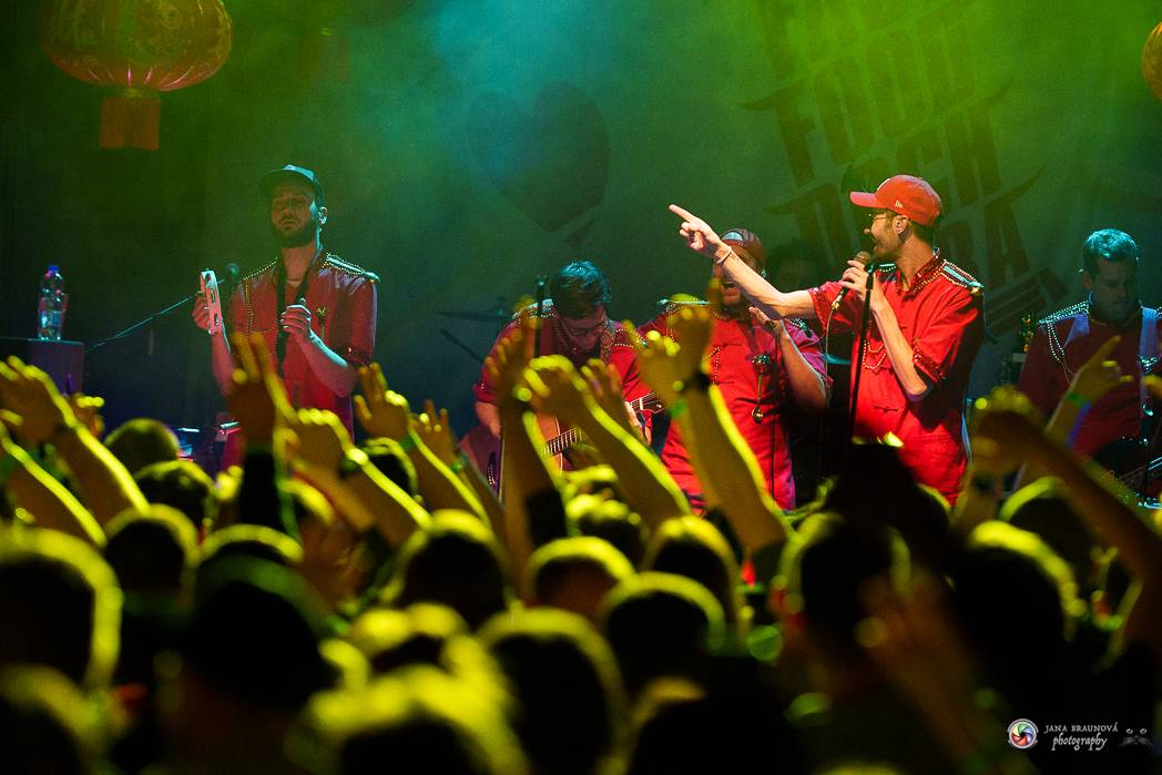 Fast Food Orchestra přivezla do Plzně své Bistro snů