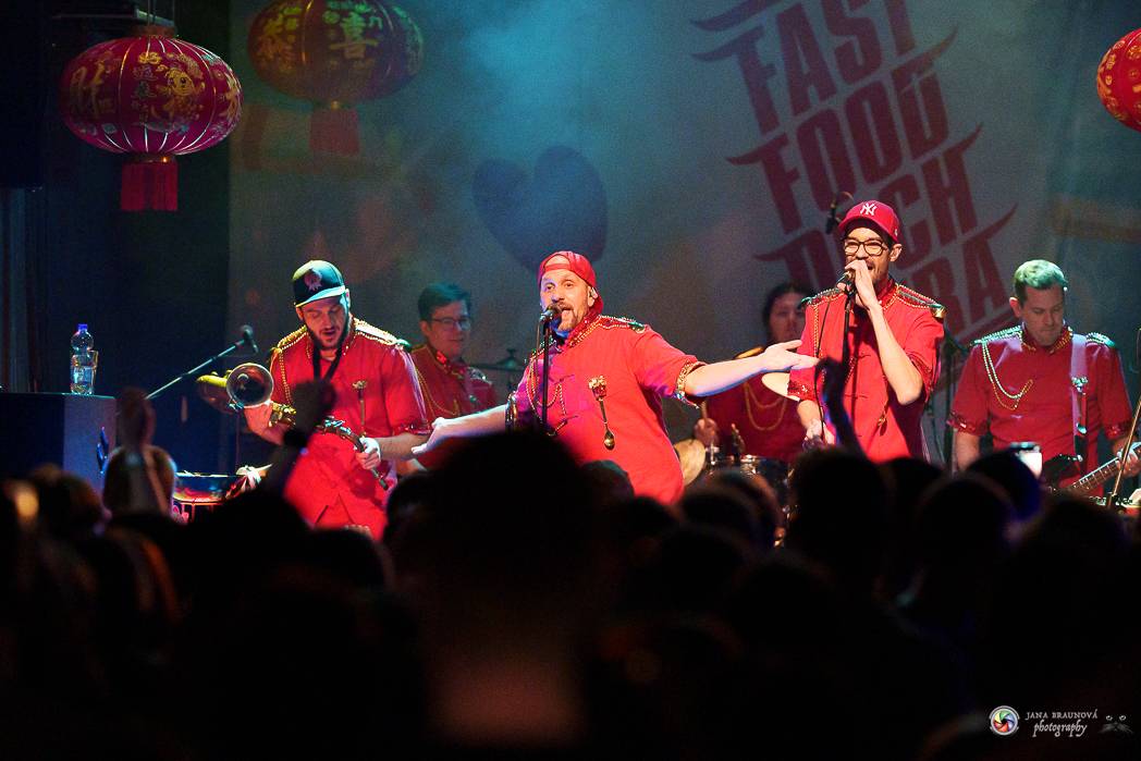 Fast Food Orchestra přivezla do Plzně své Bistro snů