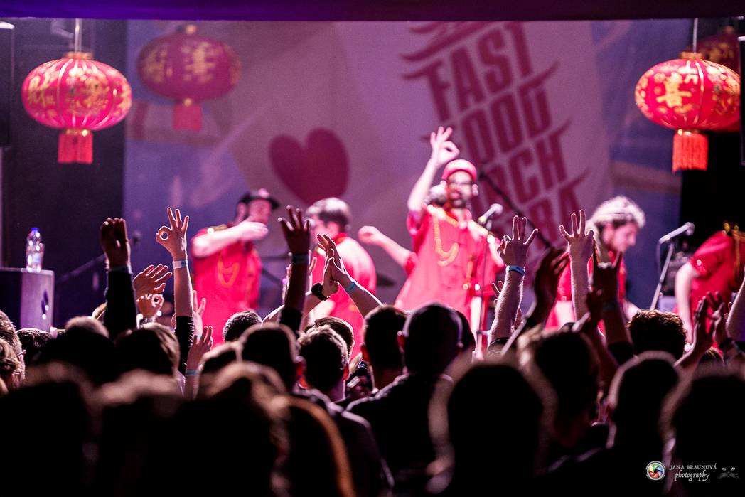 Fast Food Orchestra přivezla do Plzně své Bistro snů