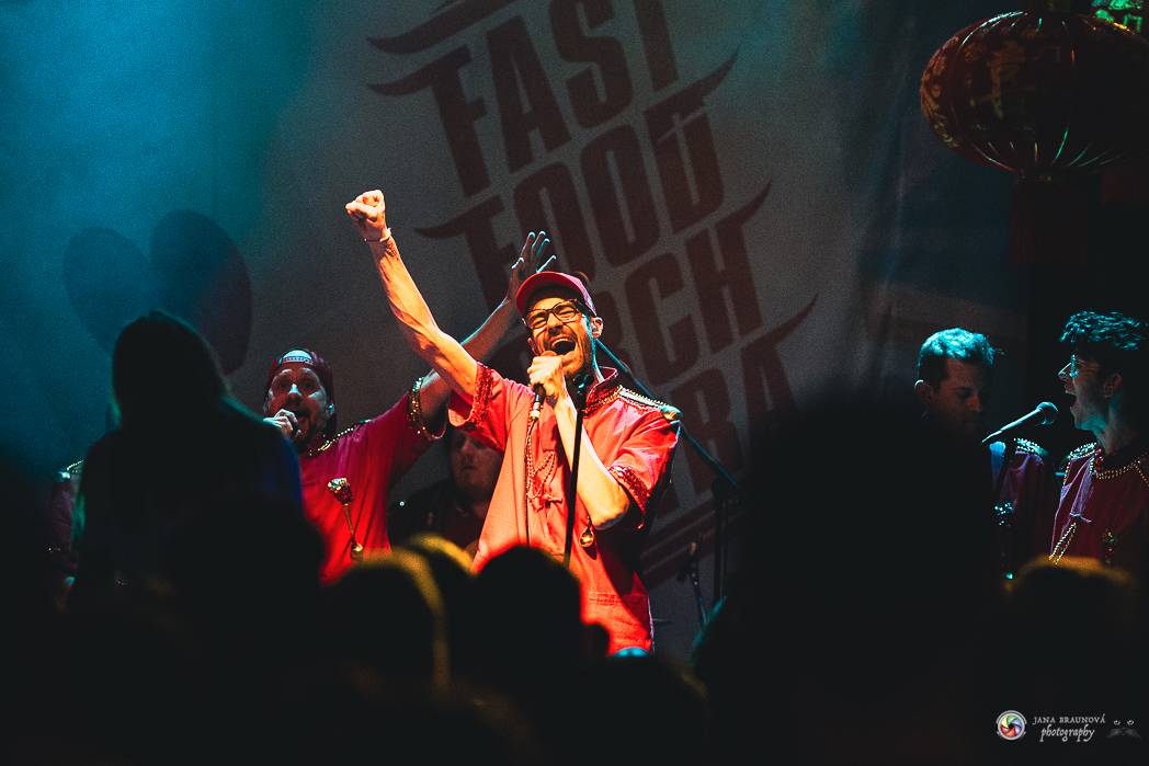Fast Food Orchestra přivezla do Plzně své Bistro snů