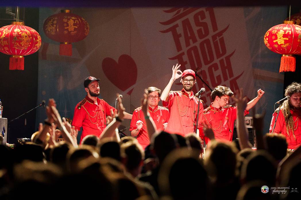 Fast Food Orchestra přivezla do Plzně své Bistro snů